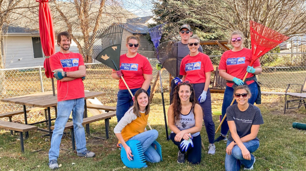 Workers on Wheels volunteers